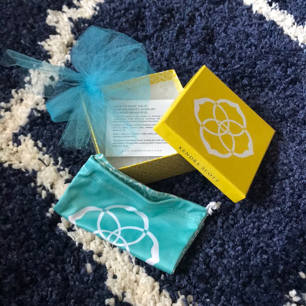 Kendra Scott gift box